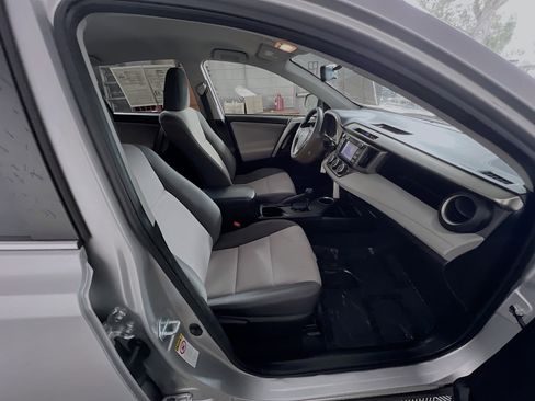 Used 2014 Toyota RAV4 LE image 31