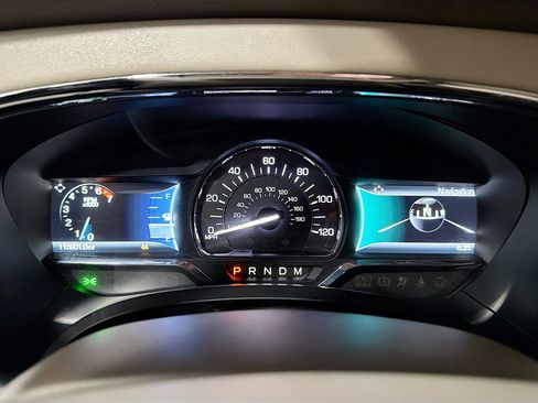 Used 2017 Lincoln Navigator Select image 13