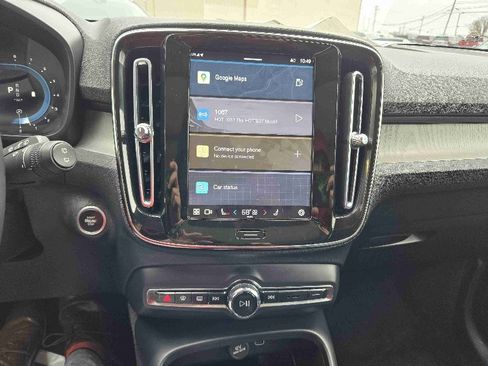 Used 2023 Volvo XC40 B5 Plus image 16