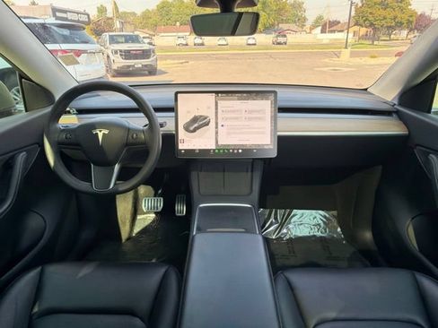 Used 2022 Tesla Model Y Performance AWD/4WD image 17