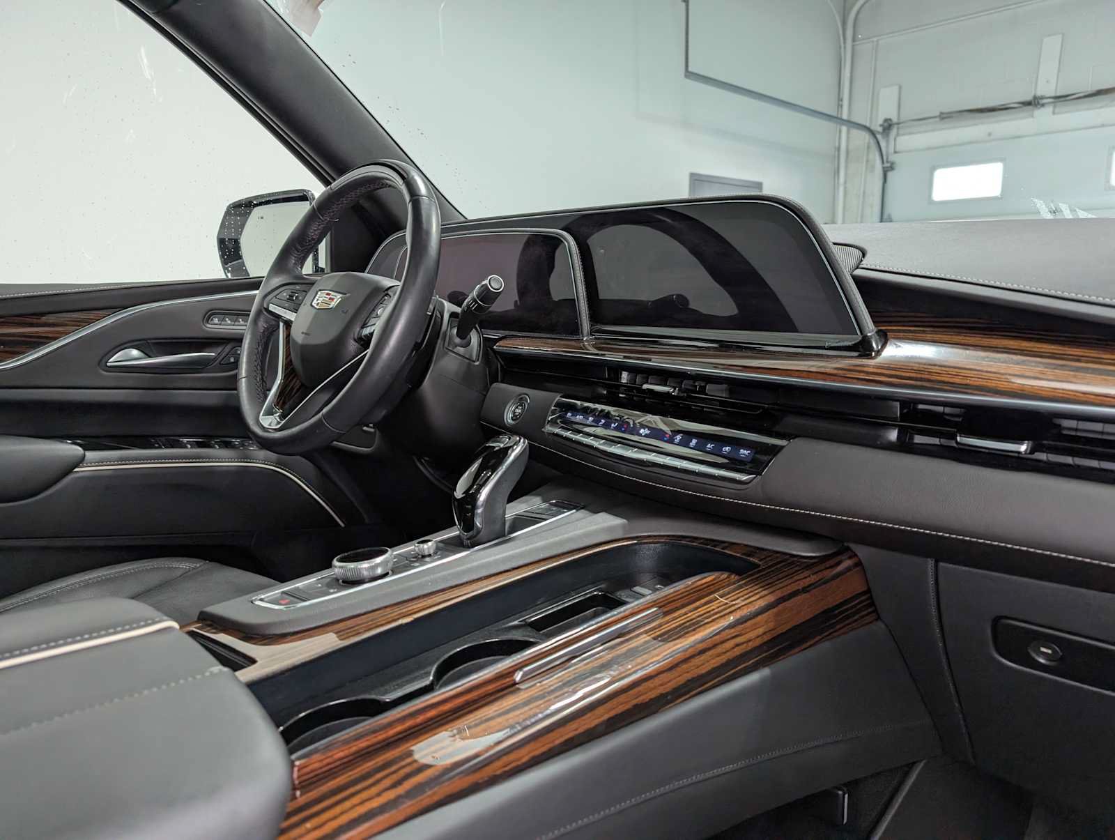 Used 2023 Cadillac Escalade Premium Luxury AWD/4WD image 48