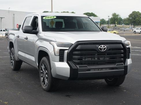 Used 2025 Toyota Tundra SR w/ SR Tow Package AWD/4WD image 21