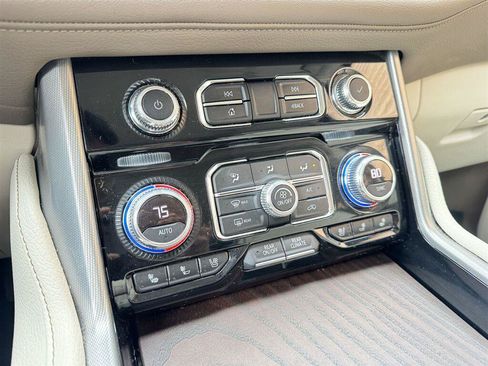 Used 2021 GMC Yukon XL Denali w/ Advanced Technology Package AWD/4WD image 23