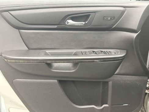 Used 2017 GMC Acadia Limited SLT image 9