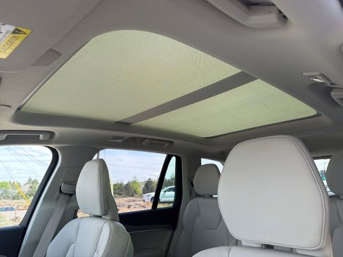 Used 2023 Volvo XC90 B5 Plus AWD/4WD image 17
