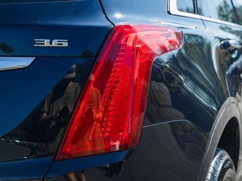 Used 2017 Cadillac XT5 FWD image 8