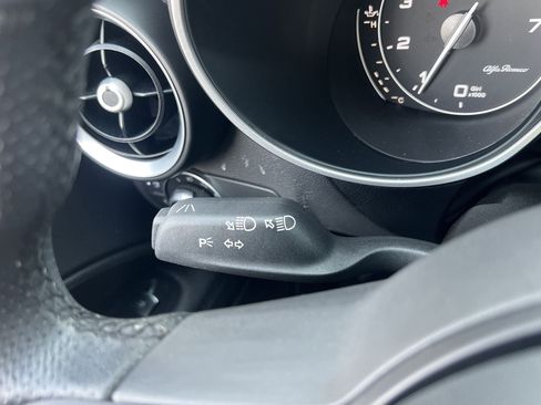 Used 2023 Alfa Romeo Stelvio Ti image 10