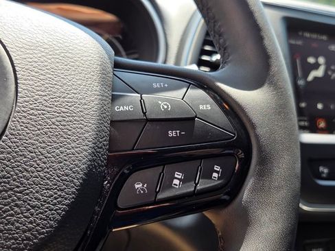 Used 2023 Jeep Cherokee Altitude Lux AWD/4WD image 25