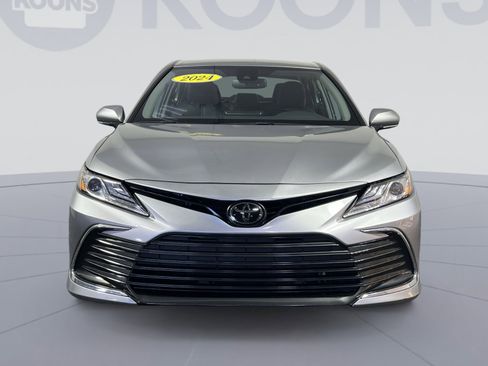 Used 2024 Toyota Camry XLE image 11
