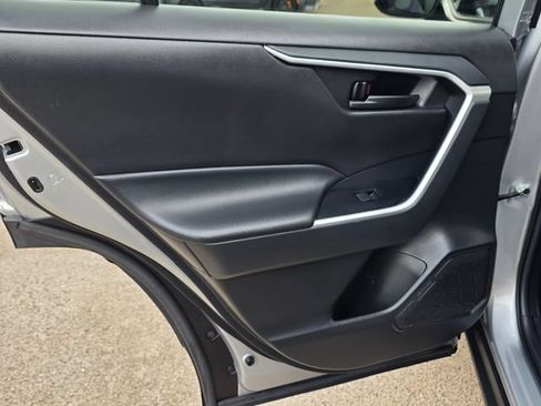 Used 2022 Toyota RAV4 LE FWD image 17