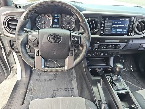 Used 2022 Toyota Tacoma TRD Sport w/ Technology Package AWD/4WD image 15