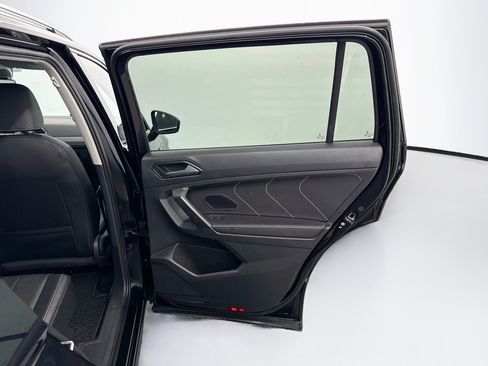 Used 2023 Volkswagen Tiguan SE FWD image 29