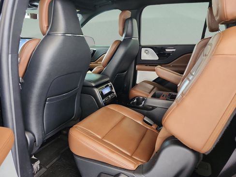Used 2022 Lincoln Aviator Reserve w/ Equipment Group 201A image 17