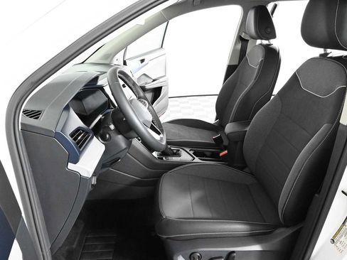 Certified 2024 Volkswagen Taos SE FWD image 17