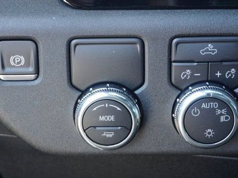 New 2026 GMC Sierra 1500 SLE image 24