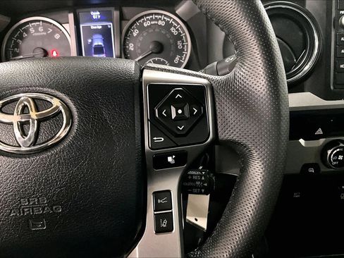Used 2018 Toyota Tacoma SR5 image 22