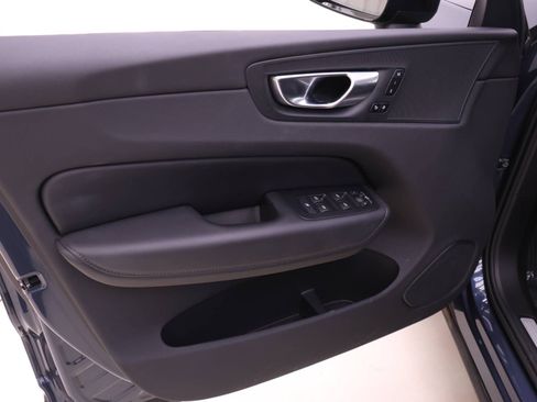 Certified 2025 Volvo XC60 B5 Core image 12