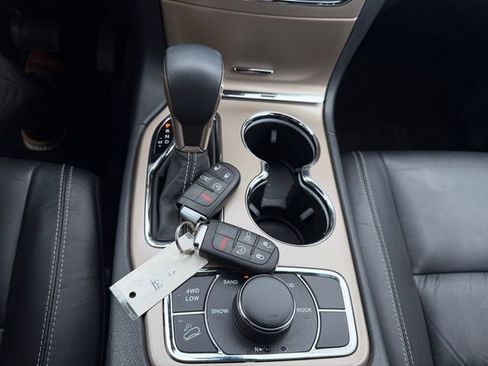 Used 2016 Jeep Grand Cherokee Limited AWD/4WD image 30