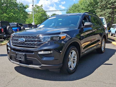 Certified 2023 Ford Explorer XLT w/ Equipment Group 202A AWD/4WD image 4