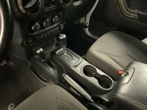 Used 2018 Jeep Wrangler Unlimited Sport AWD/4WD image 27