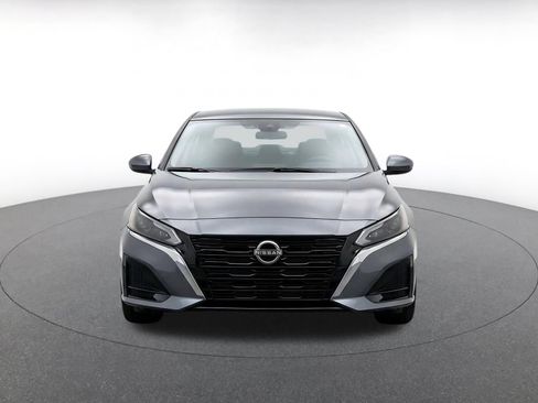 Used 2025 Nissan Altima 2.5 SV FWD image 2
