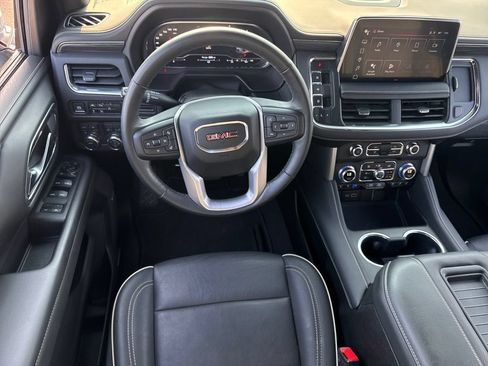 Used 2024 GMC Yukon SLT w/ SLT Luxury Package AWD/4WD image 16