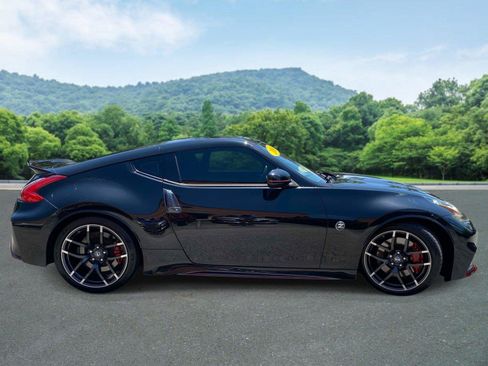 Used 2016 Nissan 370Z NISMO RWD image 23
