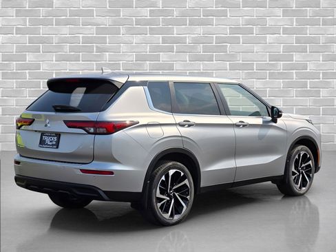 Used 2022 Mitsubishi Outlander ES AWD/4WD image 5