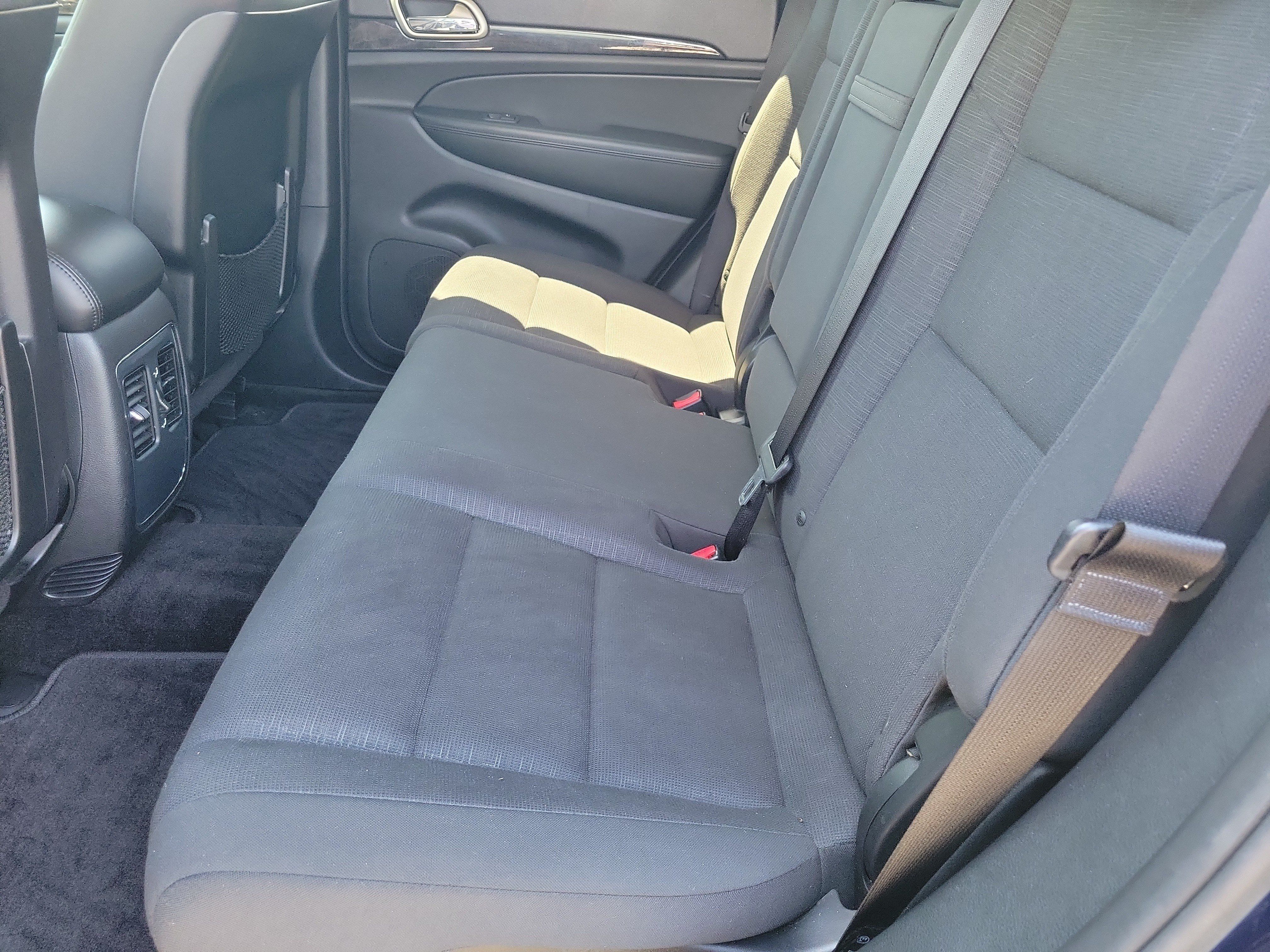 Used 2013 Jeep Grand Cherokee Laredo w/ Laredo E Group AWD/4WD image 11