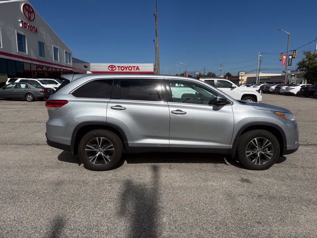 Certified 2019 Toyota Highlander Plus AWD/4WD image 6