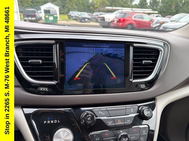 Used 2017 Chrysler Pacifica Touring-L Plus FWD image 57