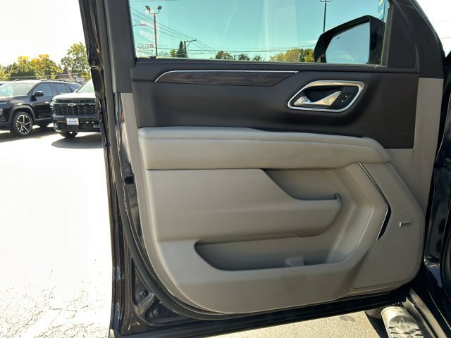 Used 2022 Chevrolet Tahoe Z71 w/ Luxury Package AWD/4WD image 31