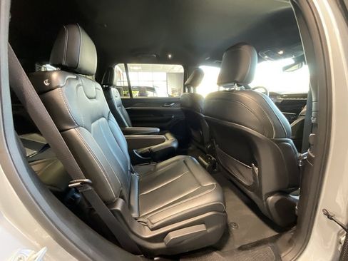 Used 2024 Jeep Grand Cherokee L Limited image 20