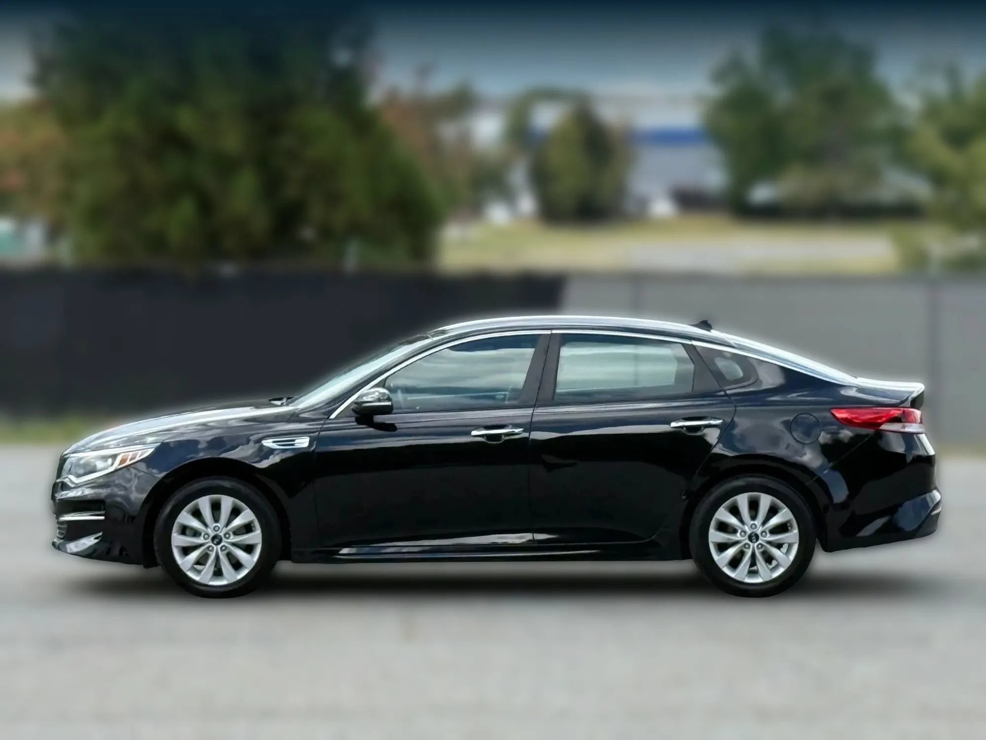 Used 2018 Kia Optima LX w/ 17" Alloy Wheels Package FWD image 8