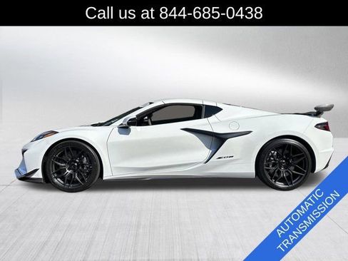 Used 2024 Chevrolet Corvette Z06 w/ Z07 Performance Package RWD image 5