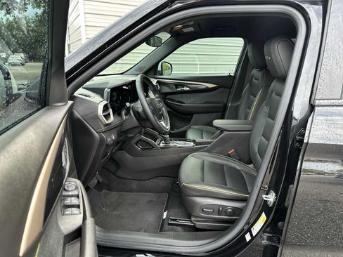 Certified 2024 Chevrolet TrailBlazer ACTIV w/ Driver Confidence Package FWD image 2