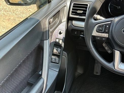 Used 2018 Subaru Forester 2.5i Premium AWD/4WD image 31