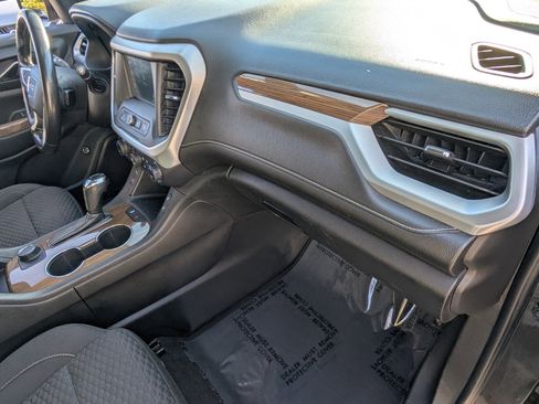 Used 2019 GMC Acadia SLE image 17