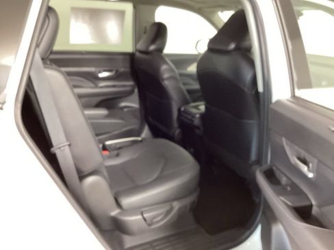 Used 2024 Toyota Grand Highlander AWD image 41