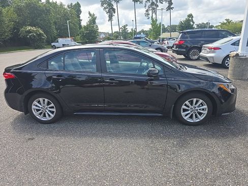 Used 2024 Toyota Corolla LE w/ LE Convenience Package FWD image 4