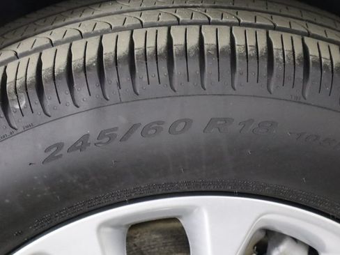 Used 2025 Chrysler Pacifica Select AWD/4WD image 40