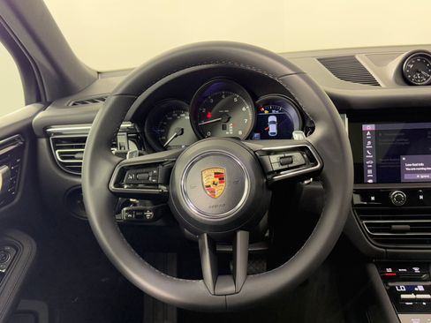 Certified 2026 Porsche Macan AWD/4WD image 19