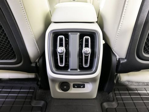 Certified 2025 Volvo XC40 B5 Plus image 21