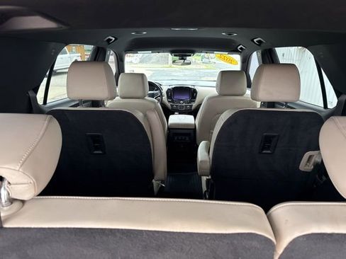 Used 2022 Chevrolet Traverse LT FWD image 7