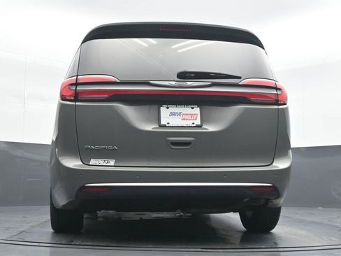 Used 2023 Chrysler Pacifica Touring-L image 20