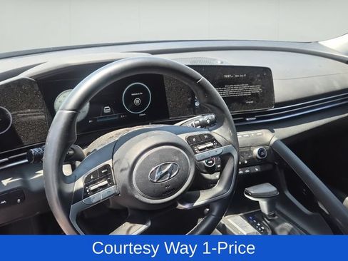 Used 2023 Hyundai Elantra Limited FWD image 12