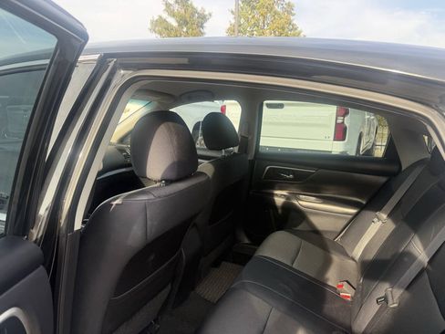 Used 2018 Nissan Altima 2.5 SR FWD image 12
