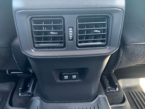 Used 2021 Toyota RAV4 XLE Premium image 17