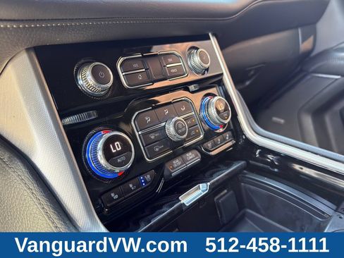 Used 2022 GMC Yukon XL Denali AWD/4WD image 19