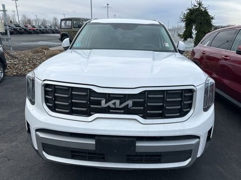 Used 2023 Kia Telluride S image 2